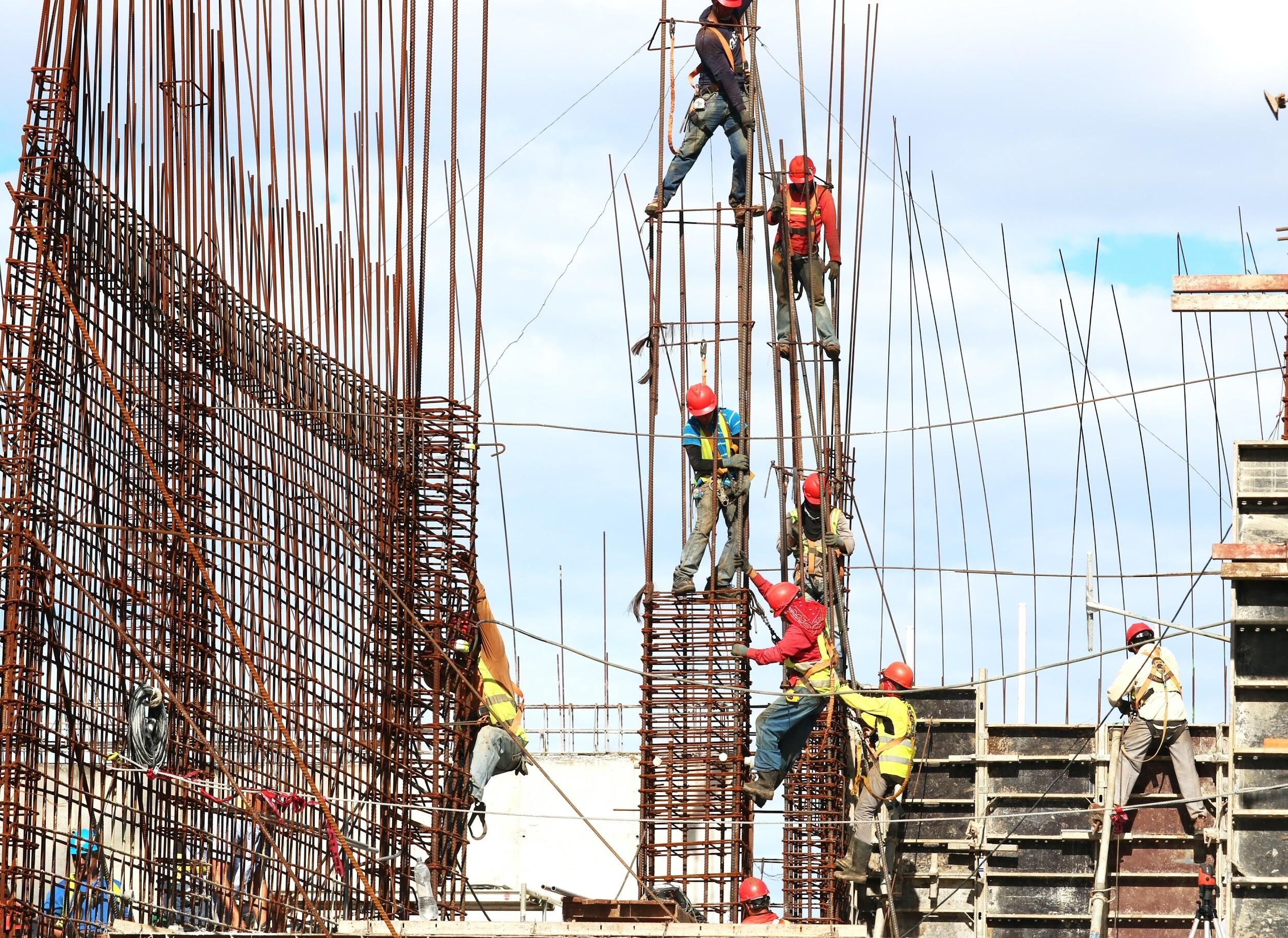Who Can an Injured Worker Sue When He Is Injured at A Dangerous Work Site?